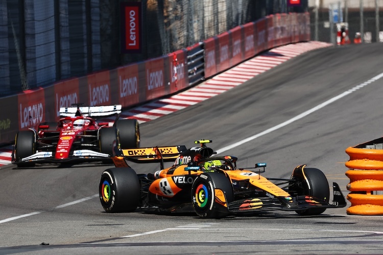 Lando Norris vor Charles Leclerc