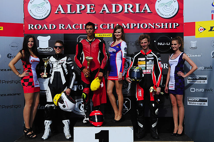 Podium Lauf 1: Gyutai, Razgatlioglu, Kerschbaumer (vlnr.)