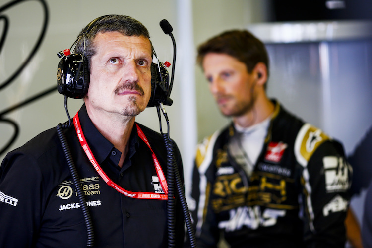 Haas-Teamchef Günther Steiner, im Hintergrund Romain Grosjean