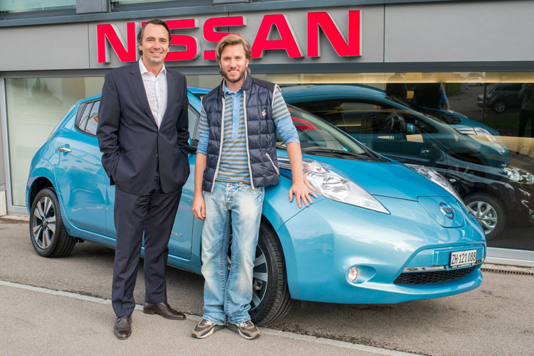 Heidfeld übernimmt seinen neuen Nissan Leaf