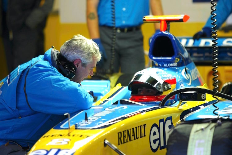 Pat Symonds in Barcelona 2004 mit Fernando Alonso