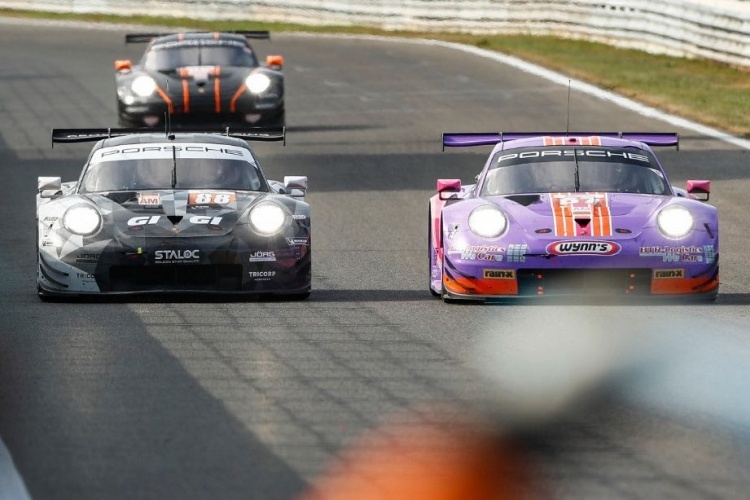 Battle von drei Porsche aus der GTE Am