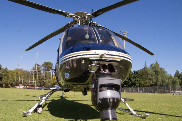 Ein HBS-Hubschrauber mit einer TV-Kamera