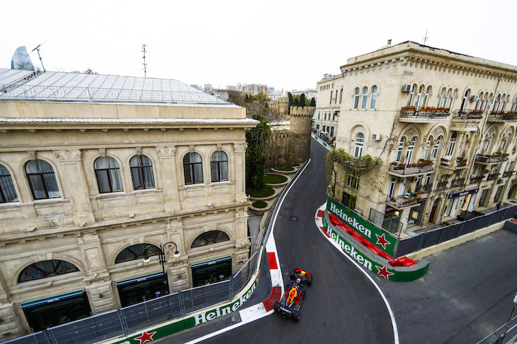 Daniel Ricciardo war am Freitg der schnellste Strassenfeger von Baku
