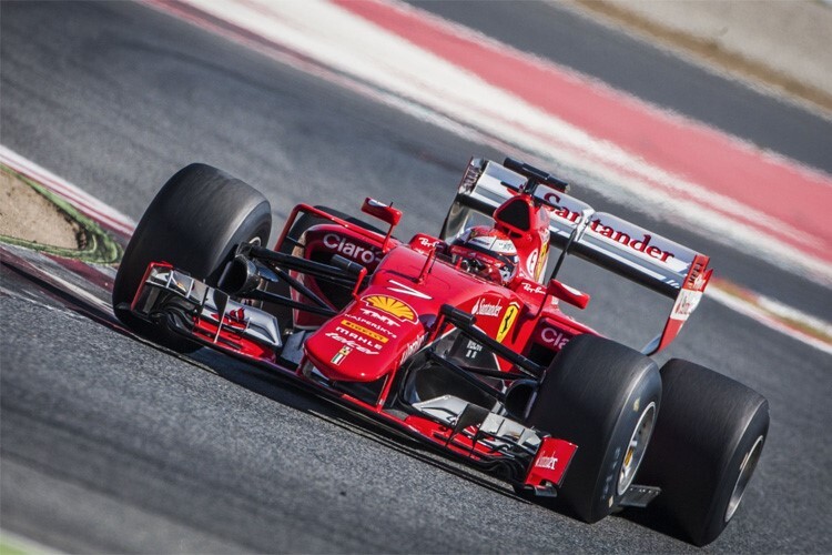 Kimi Räikkönen im umgebauten Ferrari mit 2017er Reifen von Pirelli