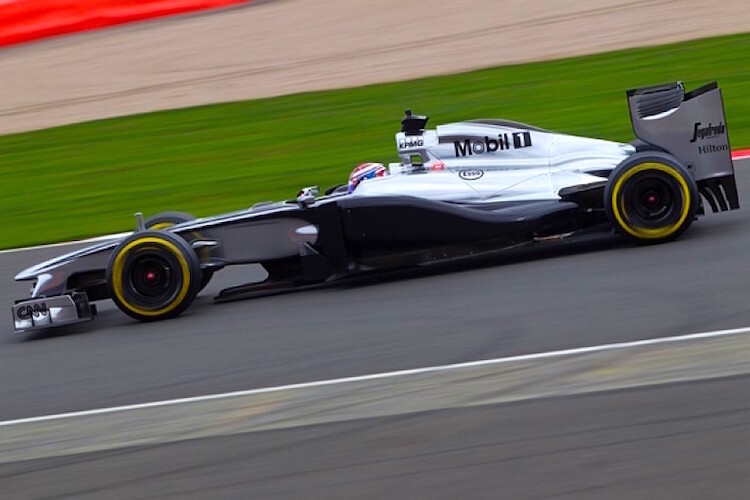 George Russell 2015 im McLaren-Mercedes, beim ersten Formel-1-Test in Silverstone