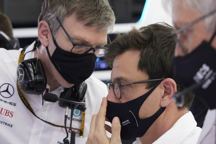 Mercedes-Technikchef James Allison und Motorsportdirektor Toto Wolff: Mehr Stress am Trainingsfreitag