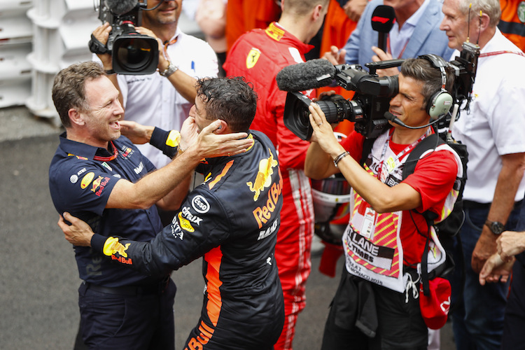 Christian Horner und Daniel Ricciardo nach dem Sieg in Monaco 2018