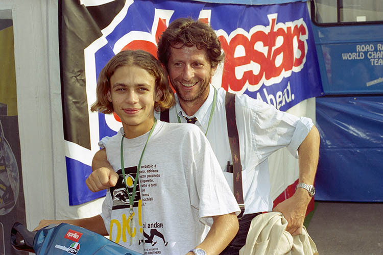Mugello-GP 1996: Aprilia-125-Pilot Valentino Rossi mit Papa Graziano, der selbst drei 250er-GP gewonnen hat