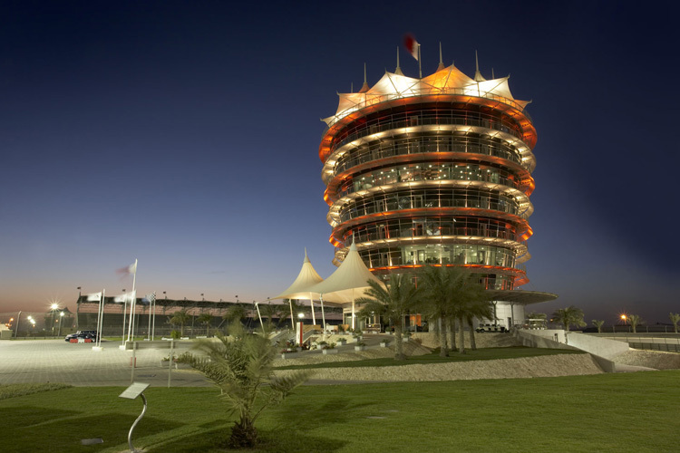 Bahrain wird erstmals als Nacht-GP ausgetragen. Hier der Blick auf den prachtvollen Königsturm