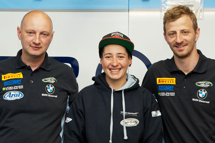 Teamchef Ingo Nowaczyk mit Lucy Glöckner und Stefan Kerschbaumer (vlnr.)