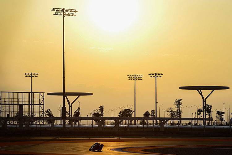 Lusail Circuit: Miguel Oliveira rast in den Sonnenuntergang