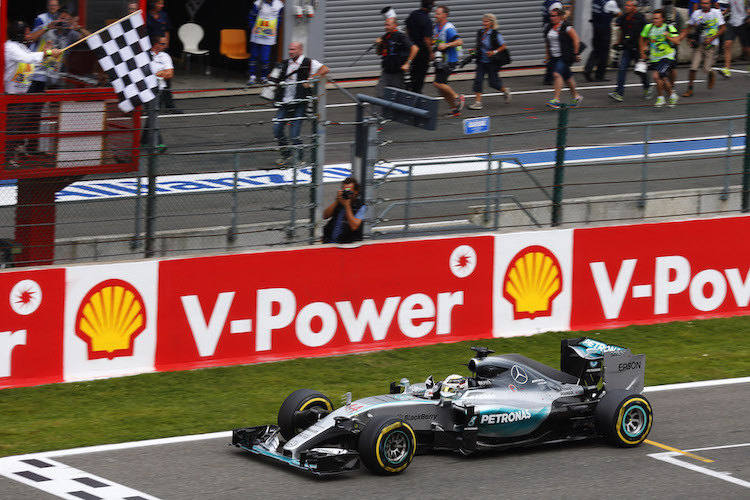 Lewis Hamilton gewinnt das Rennen in Belgien