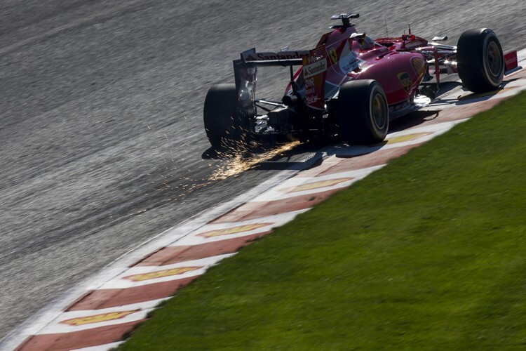 Sebastian Vettels Reifenplatzer sorgte für einen Streit in der Formel 1