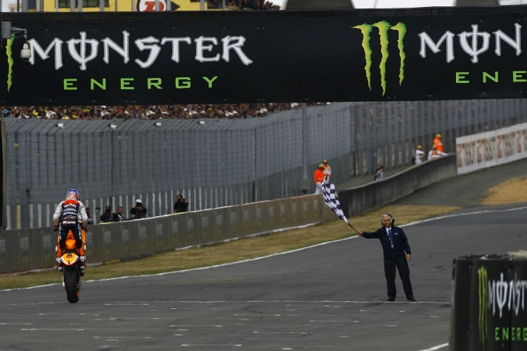 Zieleinfahrt von Casey Stoner