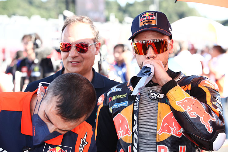 On the grid in Japan: Miguel with dad Paul Oliveira