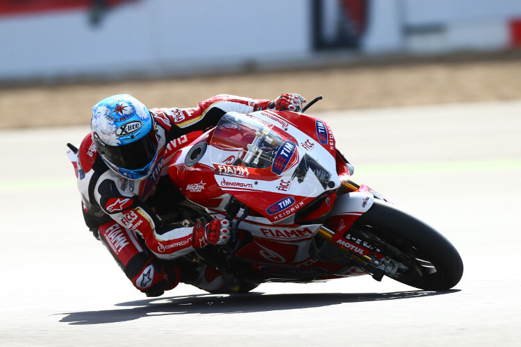 Hinter Laverty startet Carlos Checa