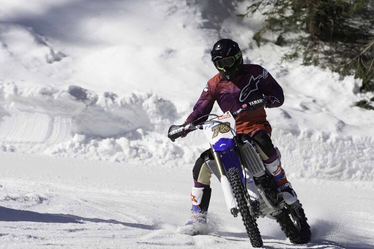 Motocross-Training auf Schnee gehörte für Baz auch zum Wintertraining