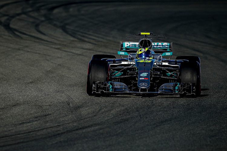 Valentino Rossi im Mercedes von Lewis Hamilton