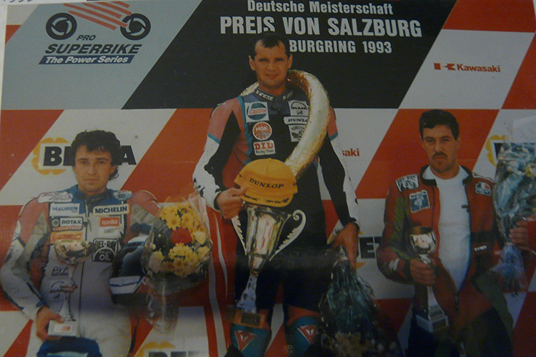 Adi Stadler (Mitte) 1993 beim Lauf der Deutschen Meisterschaft auf dem Salzburgring