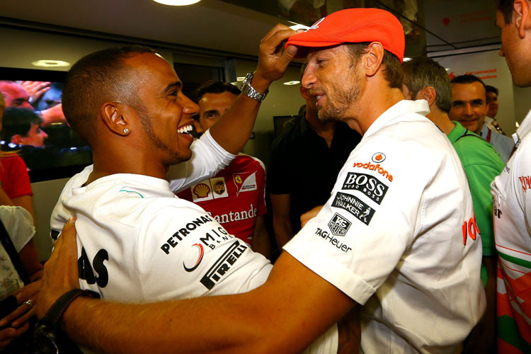 Gutes Verhältnis: Lewis Hamilton und Jenson Button pflegen auch nach Hamiltons McLaren-Abgang miteinander zu Scherzen