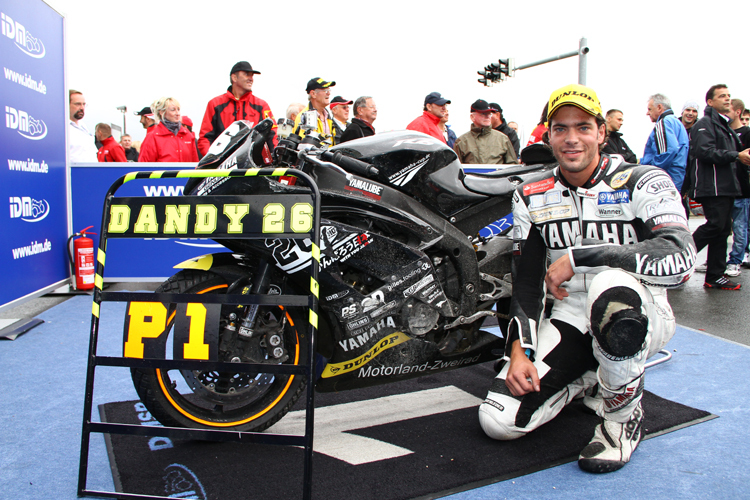 Sieger Danny Märtz mit seiner lädierten Yamaha R6