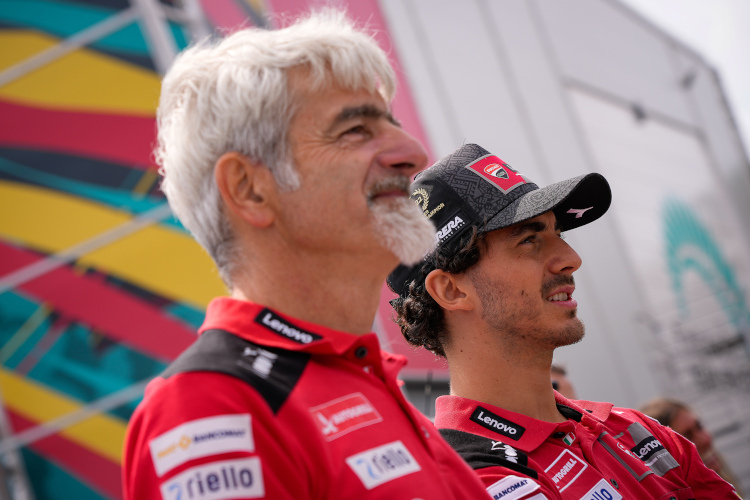 Ducati-Rennchef Gigi Dall'Igna und sein Weltmeister Pecco Bagnaia