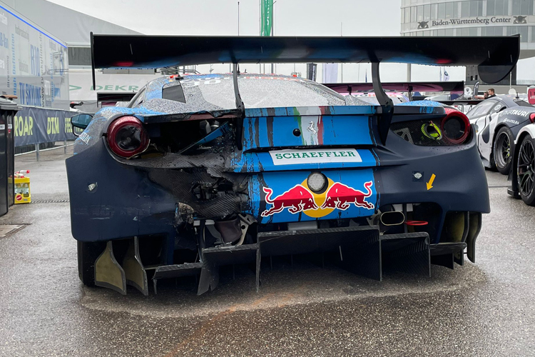 Der beschädigte Ferrari	