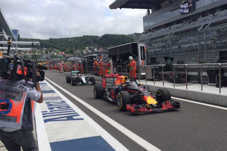 Daniel Ricciardo geht auf die Strecke