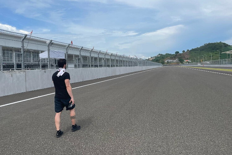 Andrea Dovizioso erkundet den Mandalika Street Circuit schon zu Fuß