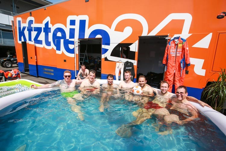 Poolparty bei kfzteile24 MS RACING