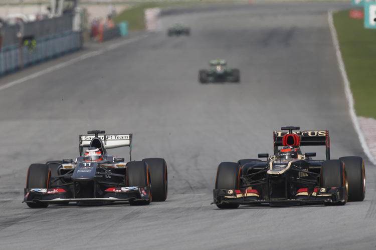Nico Hülkenberg und Kimi Räikkönen Rad an Rad im Malaysia-GP