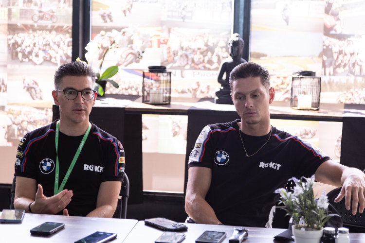 BMW-Technikchef Chris Gonschor (li.) mit dem zukünftigen Testfahrer Michael van der Mark