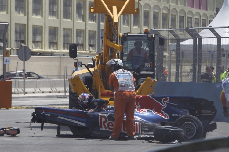 Mark Webber nach der Kollision mit Heikki Kovalainen