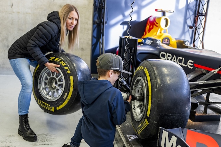 Beim Pit Stop Game kommen auch die kleinen Motorsport-Fans zum Zug