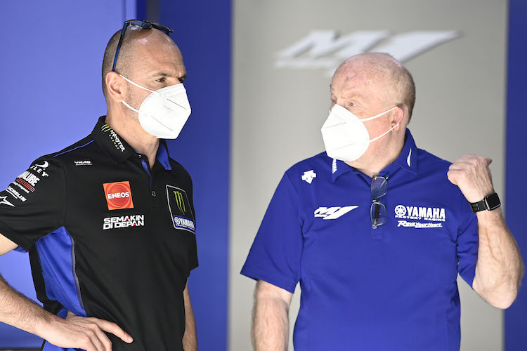 Yamaha-Teamdirektor Massimo Meregalli (links) neben Crew Chief Silvano Galbusera