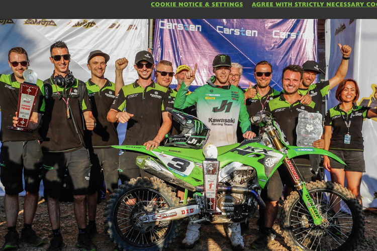 Das Kawasaki-Werksteam feiert den Sieg von Romain Febvre in Indonesien