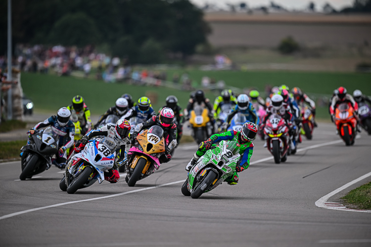 Erno-Kostamo-siegt-im-letzten-IRRC-Superbike-Rennen