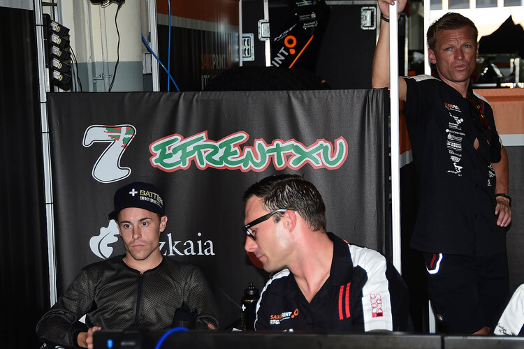 Teamchef Dirk Heidolf mit Efren Vazquez beim Malaysia-GP 2014