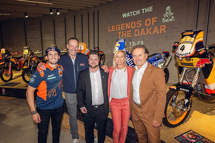 Dakar-Sieger Kevin Benavides, Heinz Kinigadner, Mattighofen-Bürgermeister Daniel Lang, Eva Priewasser (KTM-Marketing) und Vorstand Hubert Trunkenpolz