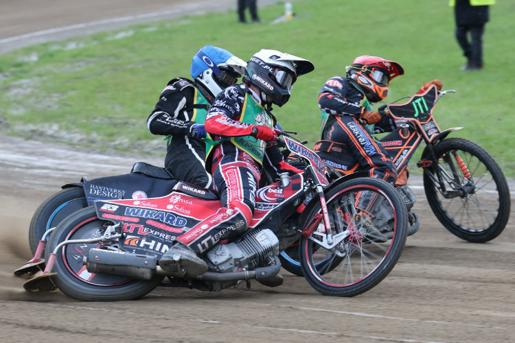 Speedway-Teterow-Sieger-Chmiel-berwand-einen-Crash