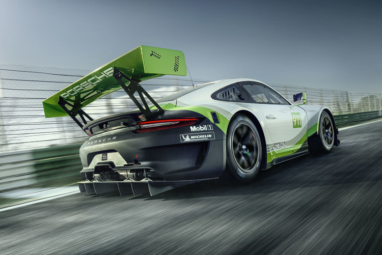 Mächtiger Heckflügel am neuen Porsche 911 GT3 R