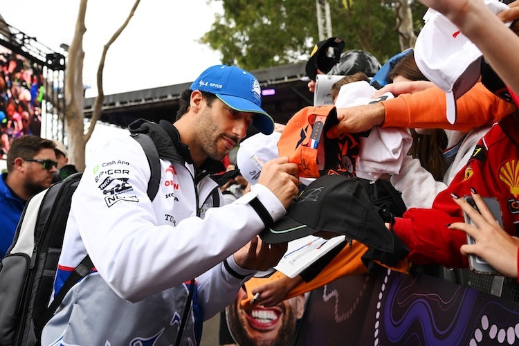 Daniel Ricciardo verteilt nicht immer Autogramme, wenn er auf seine Fans trifft
