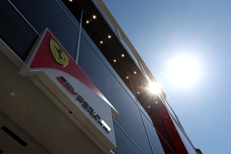 Das Ferrari-Team darf sich freuen, die neue rote Göttin wurde am Freitag erstmals zum Leben erweckt