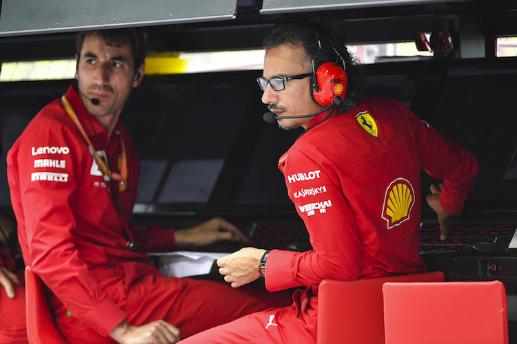 Ferrari-Sportdirektor Laurent Mekies (rechts) mit Chefstratege Iñaki Rueda