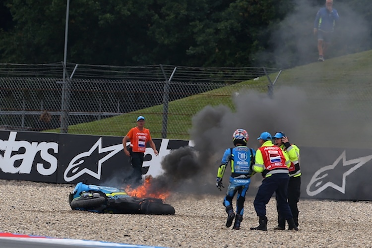 Rote Flagge Nummer 1 nach heftigem Feuer-Crash von Ai Ogura