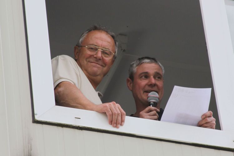 Wolfgang Wirth und Eckart Rösinger moderierten die Rennen.