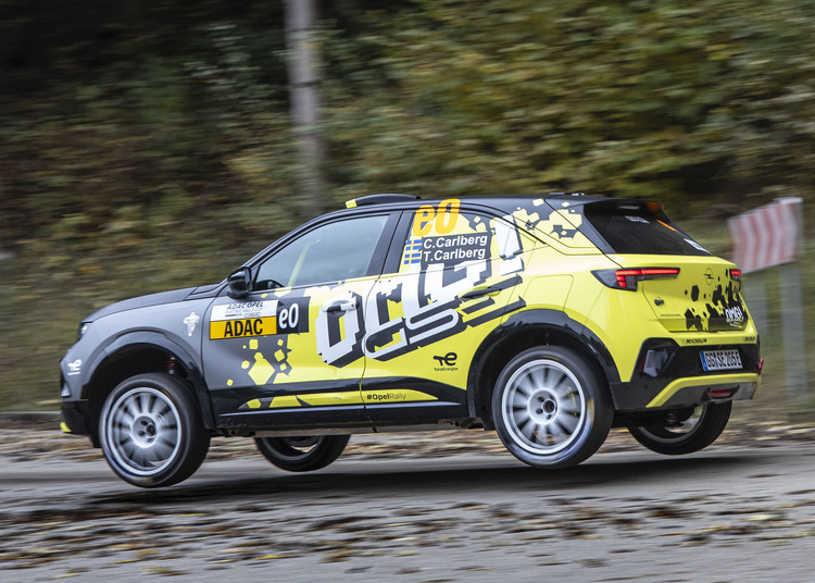 Mit einer Spitzenleistung von 281 PS ist der Opel Mokka GSE Rally ziemlich flott unterwegs