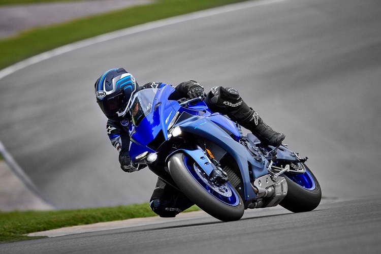 Yamaha aktuelles Supersport-Motorrad hat die Modellbezeichnung YZF-R1 - aber was bedeutet YZF1000W?