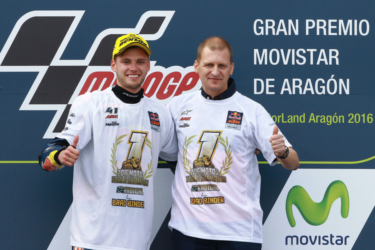 Aragón-GP 2016: Weltmeister Brad Binder feiert mit Aki Ajo
